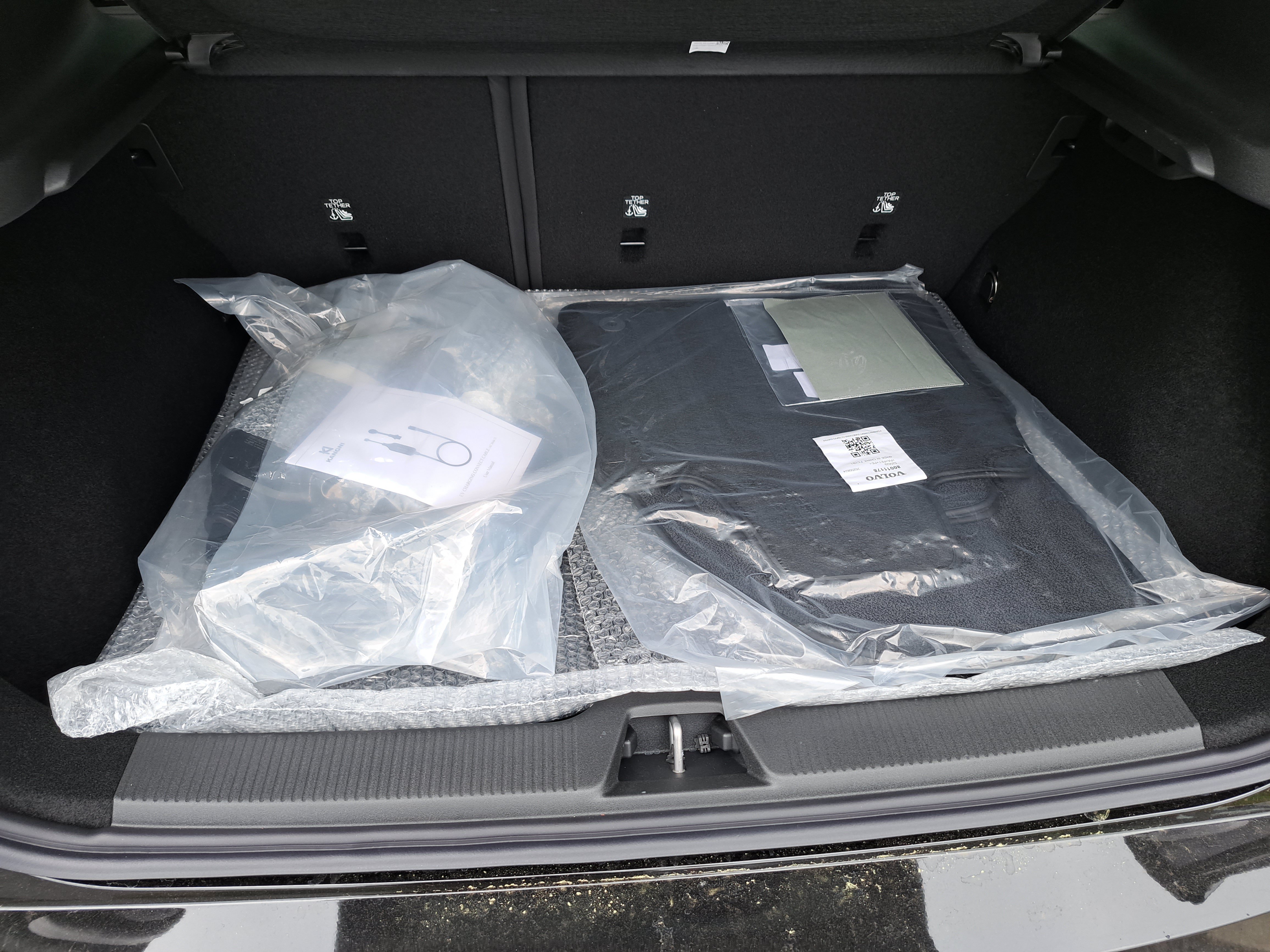 New 2026 Volvo EX30 Plus w/ Climate Package RWD image 8