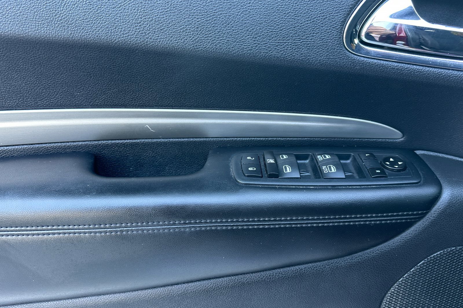 Used 2017 Dodge Durango SXT w/ 3rd Row Seating Group image 12