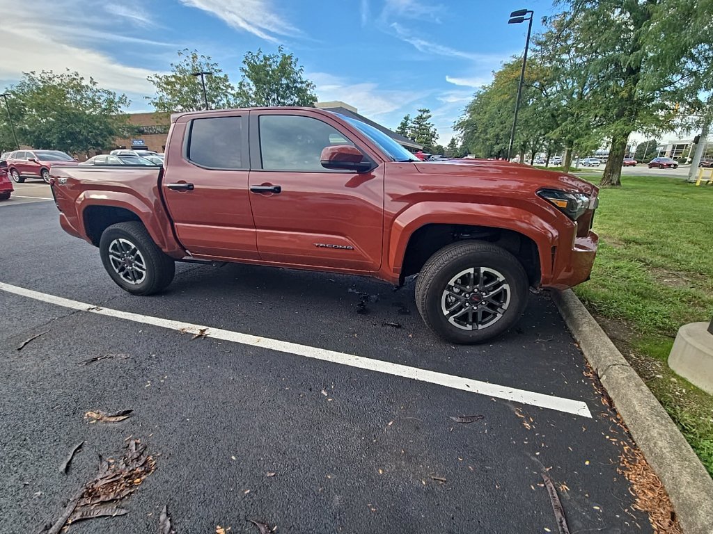 Used 2025 Toyota Tacoma TRD Sport AWD/4WD image 5