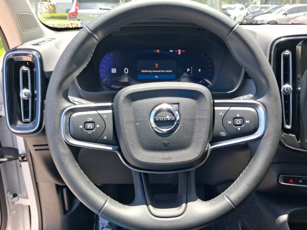 Certified 2026 Volvo XC40 B5 Plus AWD/4WD image 17