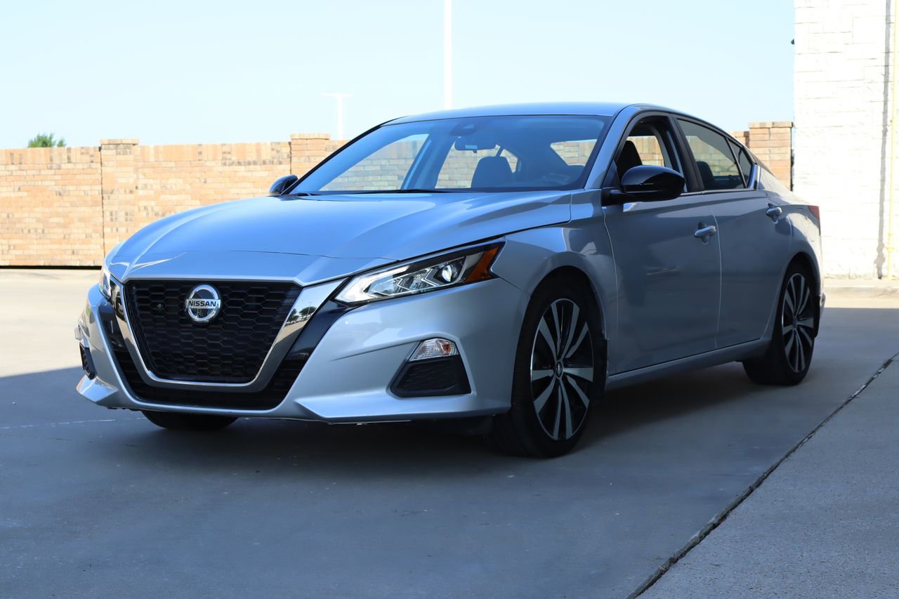 Used 2020 Nissan Altima 2.5 SR FWD image 2