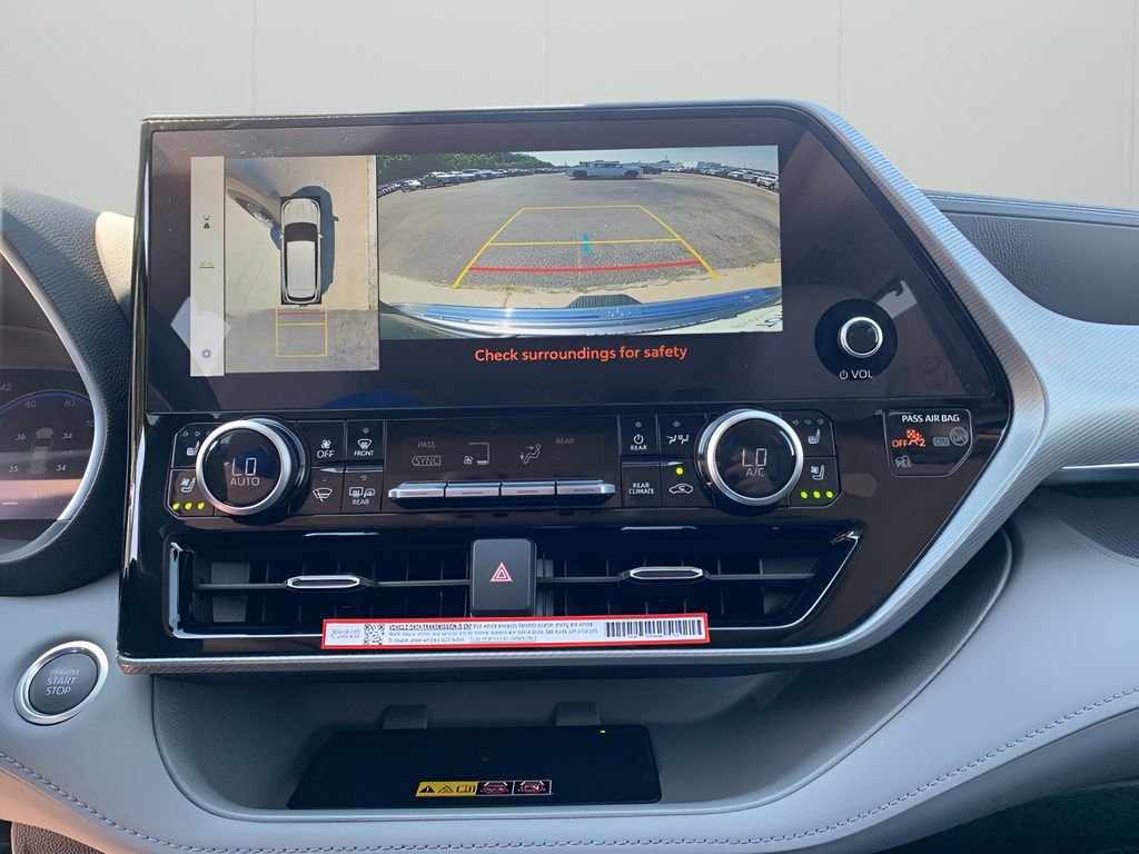 New 2025 Toyota Highlander Platinum image 21