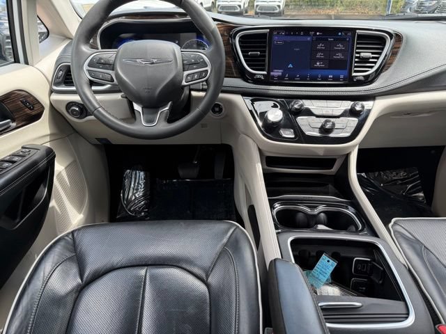 Used 2024 Chrysler Pacifica Limited FWD image 14