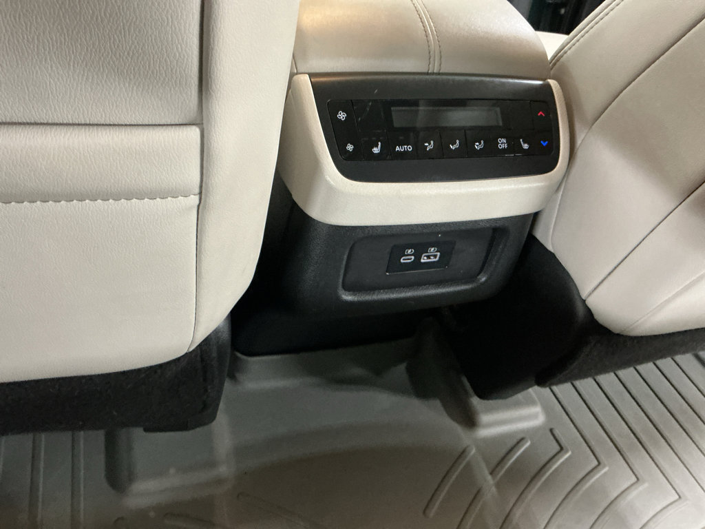Used 2022 Nissan Pathfinder SL w/ SL Premium Package FWD image 12