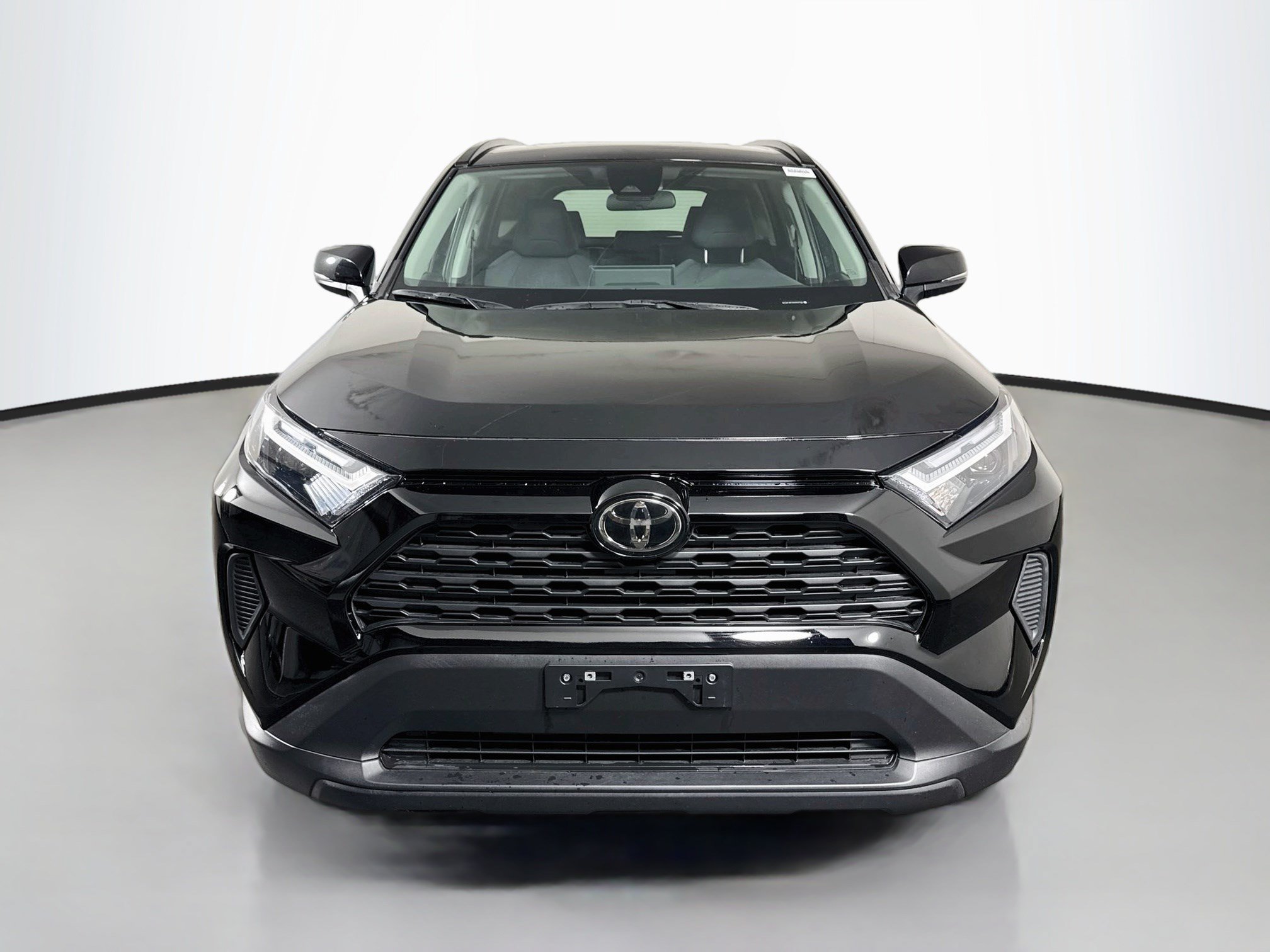 Used 2025 Toyota RAV4 XLE AWD/4WD image 2