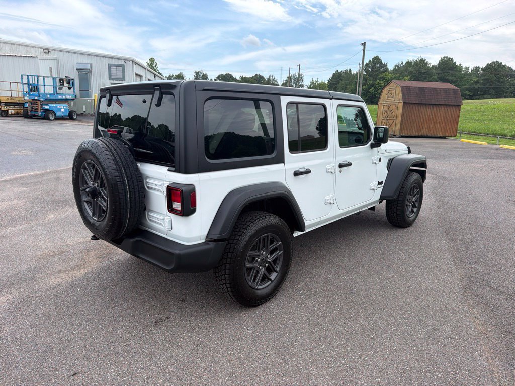 Used 2024 Jeep Wrangler Unlimited Sport AWD/4WD image 3