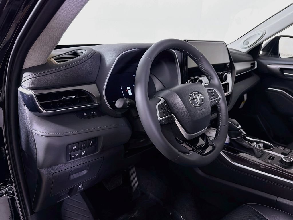 New 2026 Toyota Highlander Limited AWD/4WD image 9
