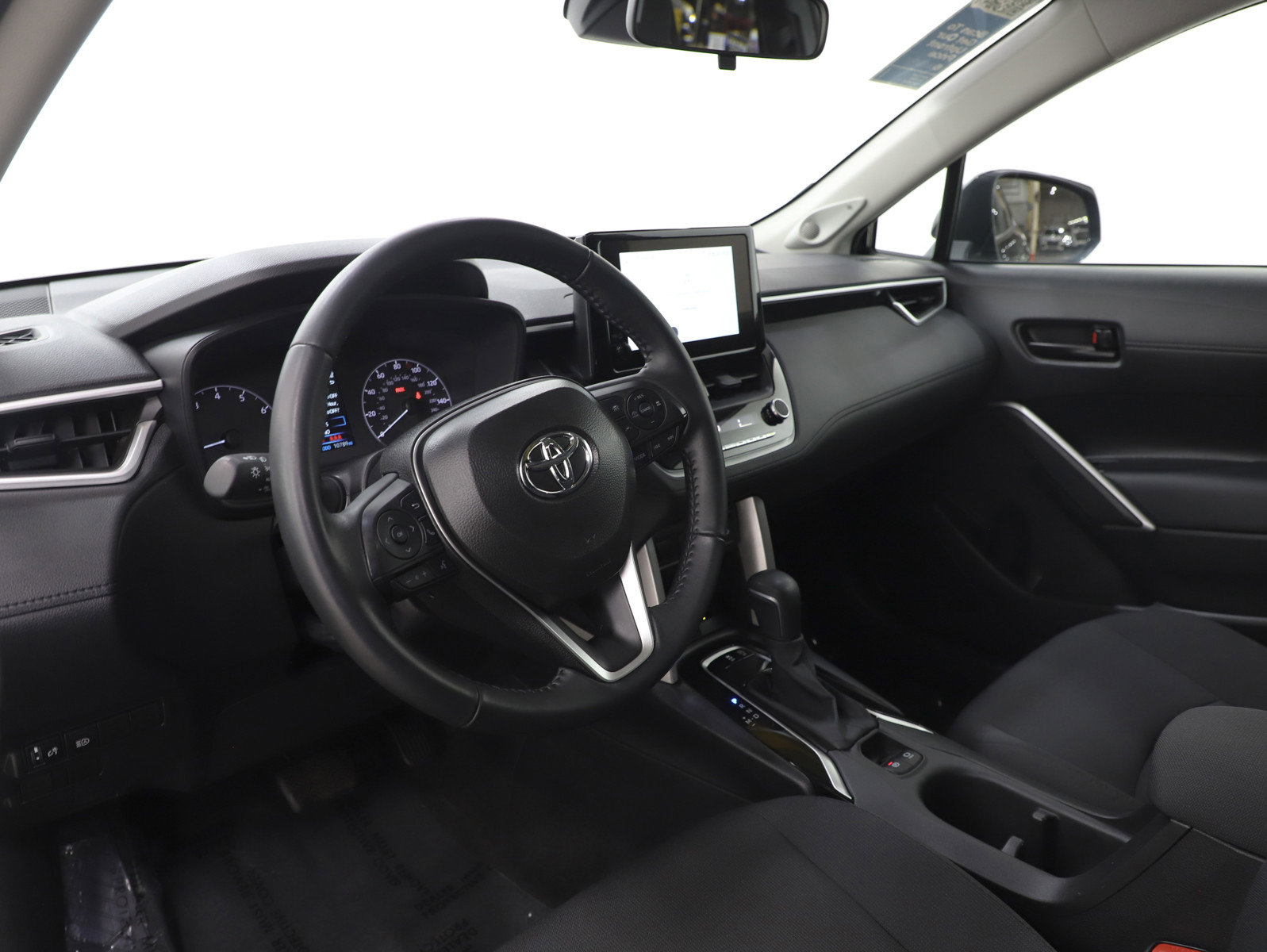 Used 2025 Toyota Corolla Cross LE w/ Moonroof Package image 22