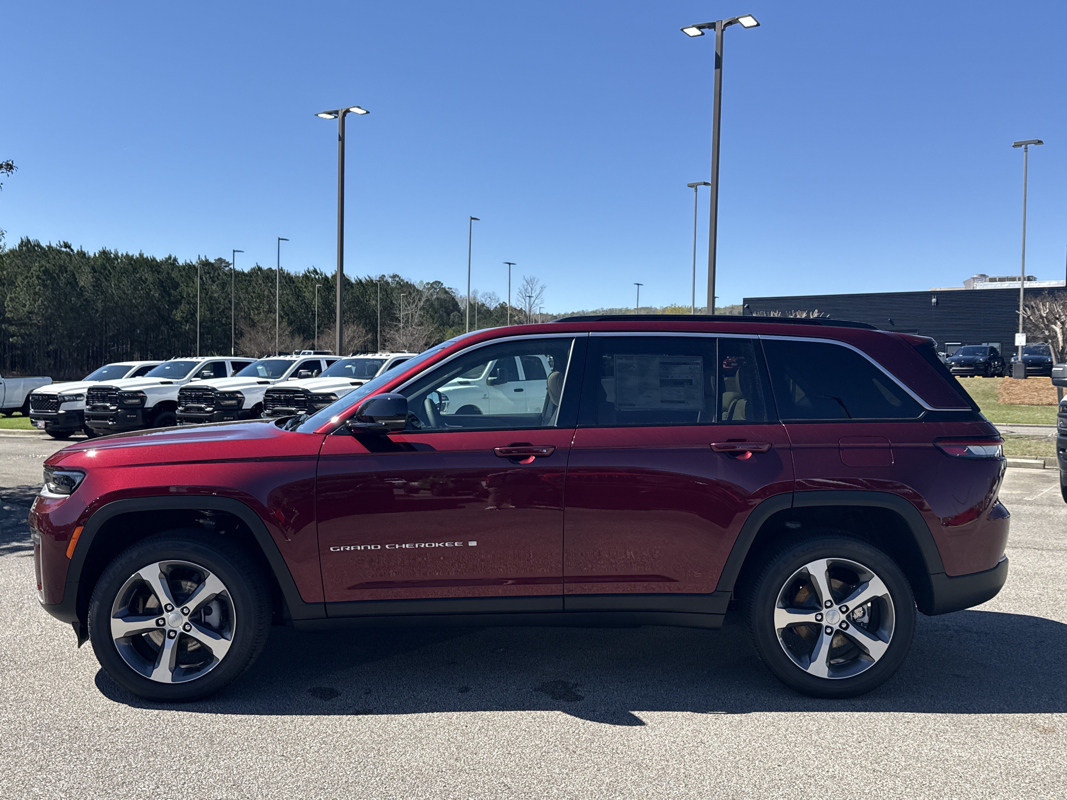 New 2026 Jeep Grand Cherokee Limited w/ Luxury Tech Group II AWD/4WD image 4