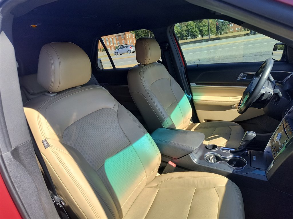 Used 2016 Ford Explorer Limited image 22