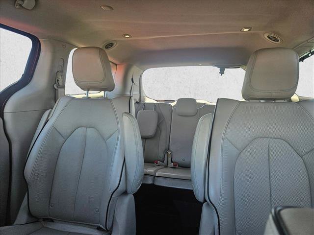 Used 2018 Chrysler Pacifica Limited w/ Advanced Safetytec Group FWD image 13