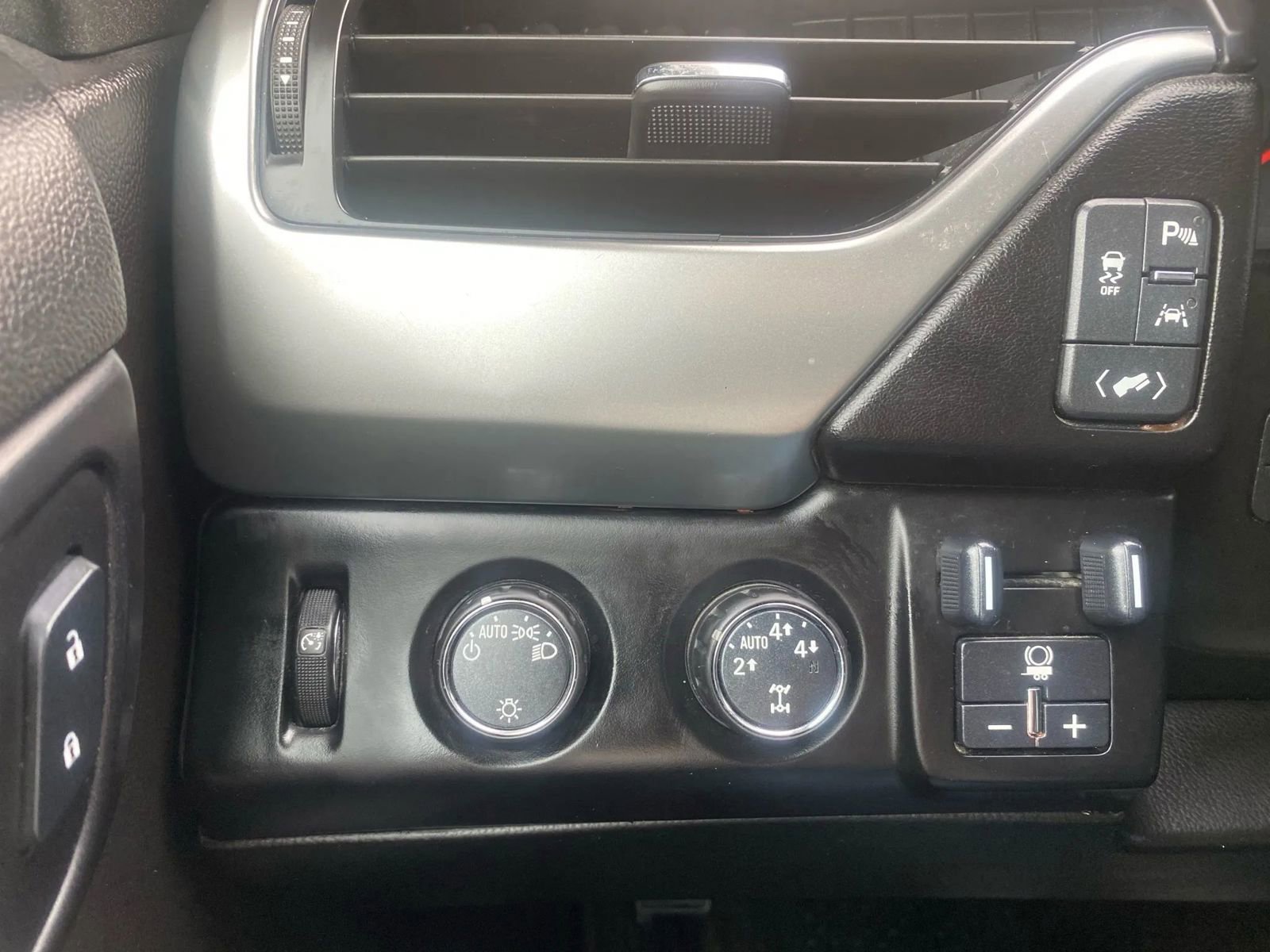 Used 2016 Chevrolet Tahoe LT image 15