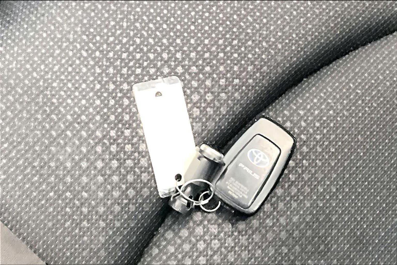 Used 2021 Toyota Prius LE FWD image 14