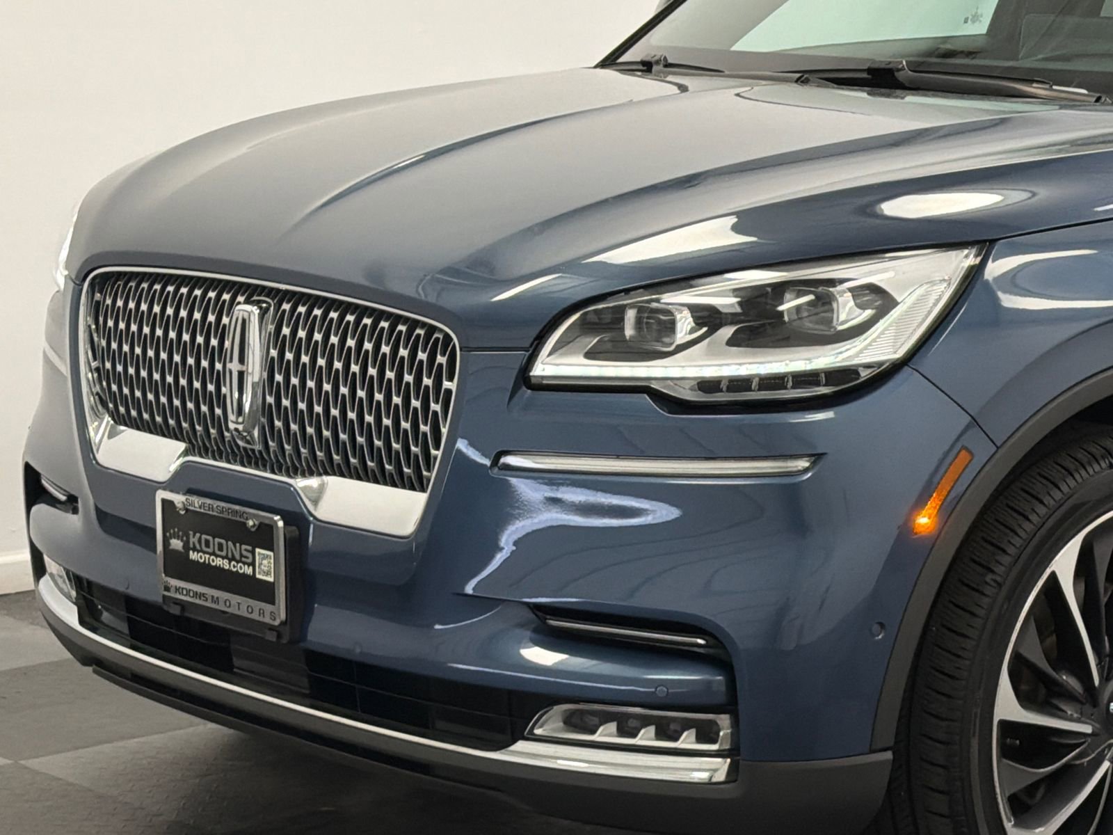 Used 2020 Lincoln Aviator Reserve AWD/4WD image 2
