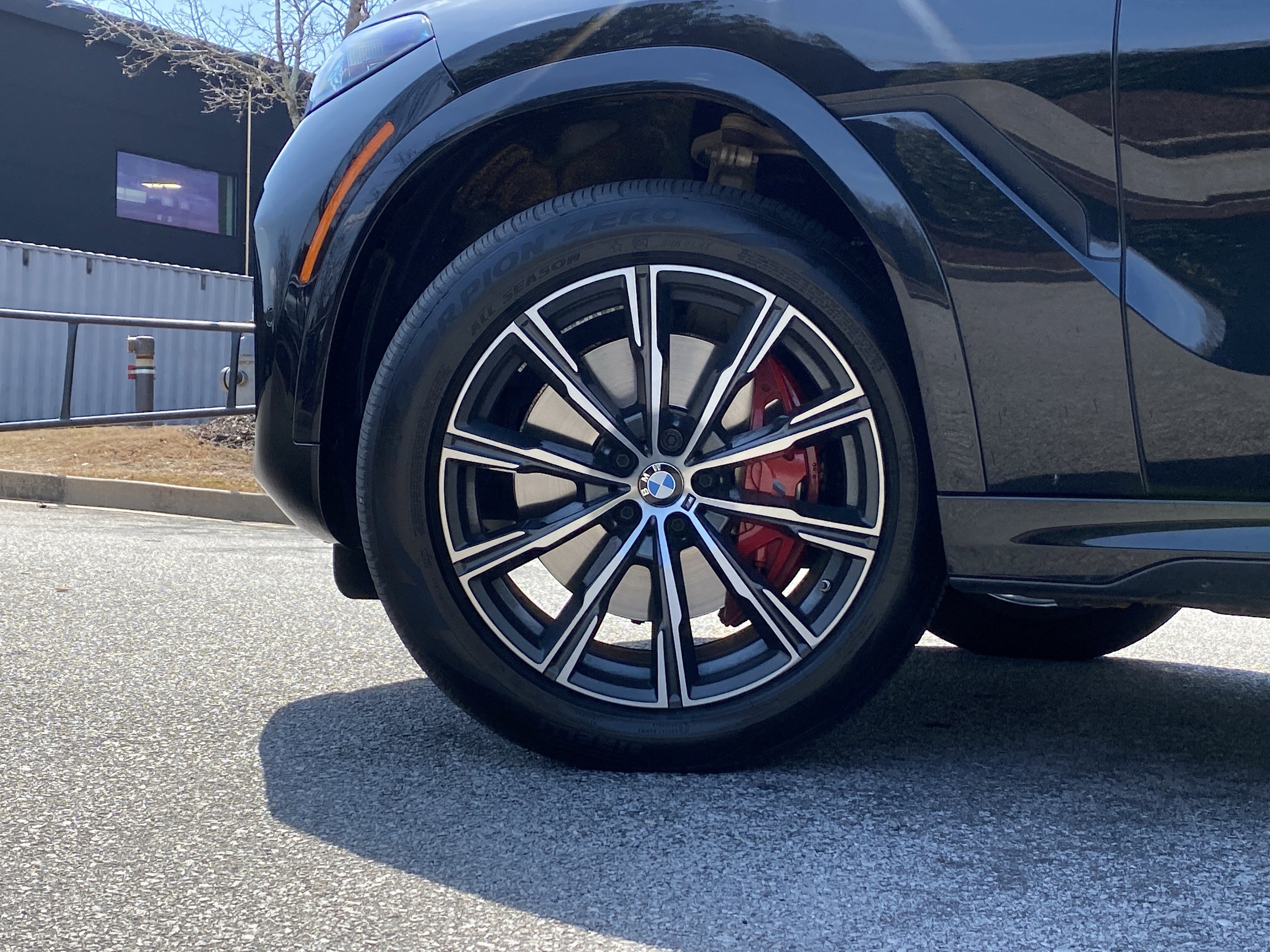 Used 2024 BMW X6 xDrive40i w/ M Sport Professional Package image 17