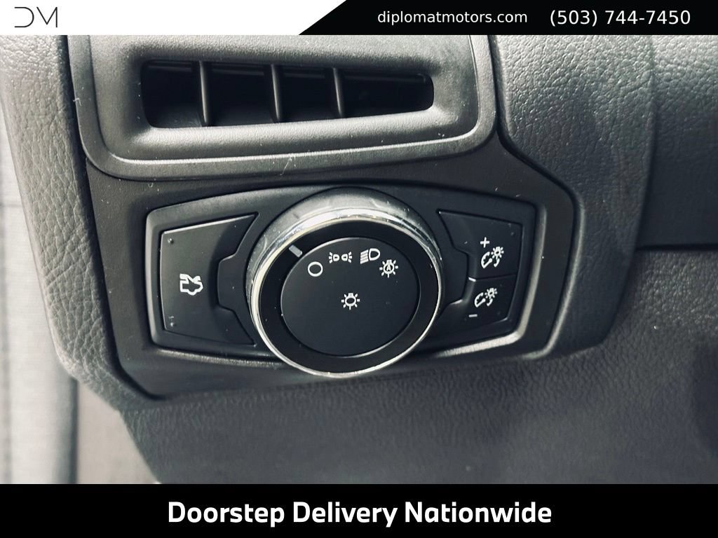 Used 2014 Ford Focus SE w/ SE Winter Package FWD image 30