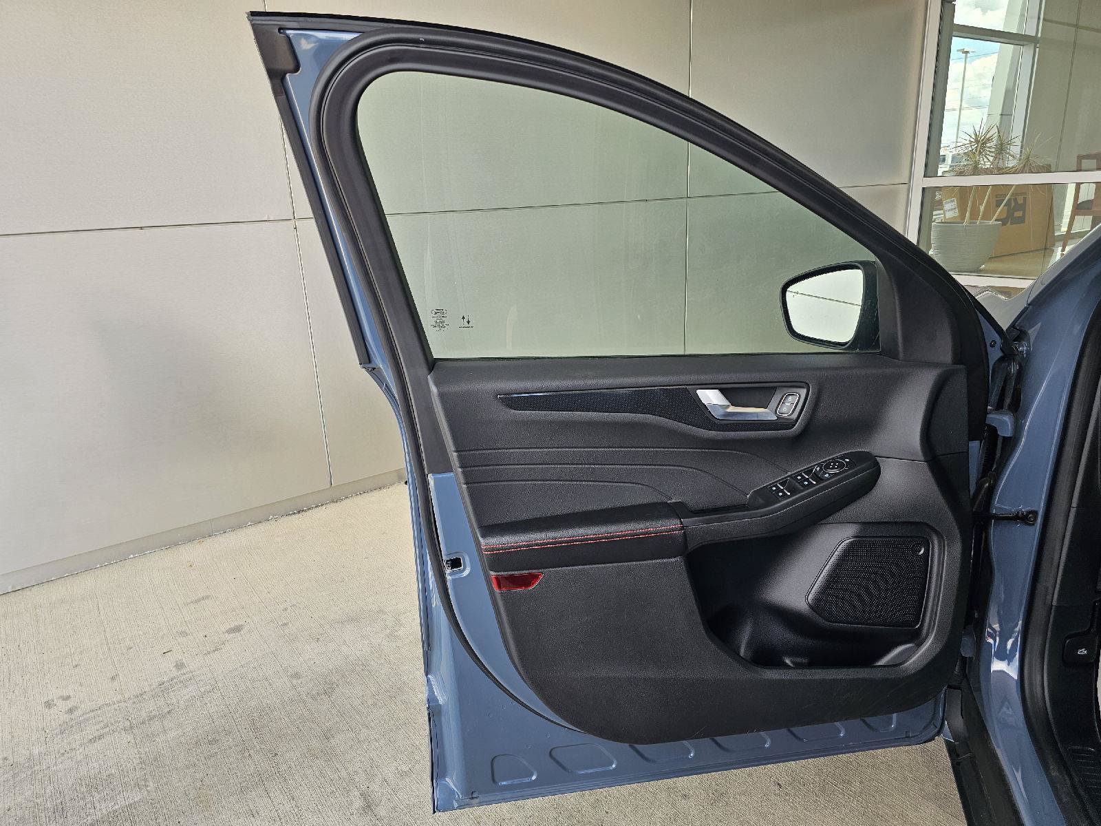 Used 2024 Ford Escape ST-Line w/ Tech Pack #1 AWD/4WD image 18