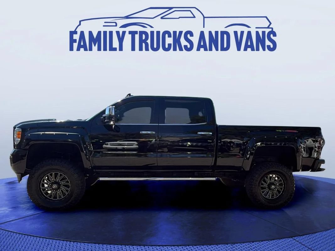 Used 2017 GMC Sierra 2500 Denali AWD/4WD image 2