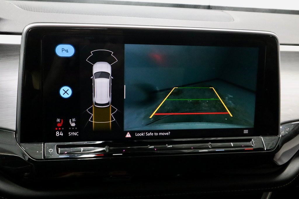 Used 2025 Volkswagen Atlas Cross Sport SE image 2