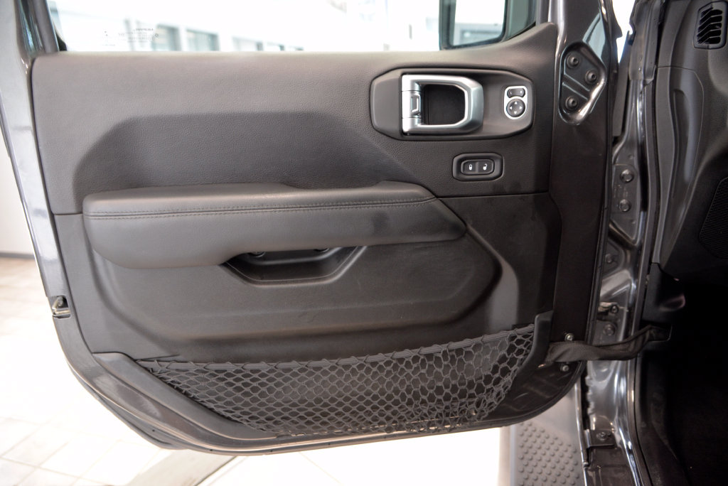 Used 2019 Jeep Wrangler Unlimited Sahara AWD/4WD image 14