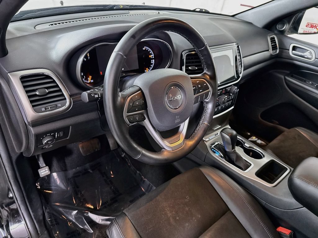 Used 2020 Jeep Grand Cherokee Altitude AWD/4WD image 18