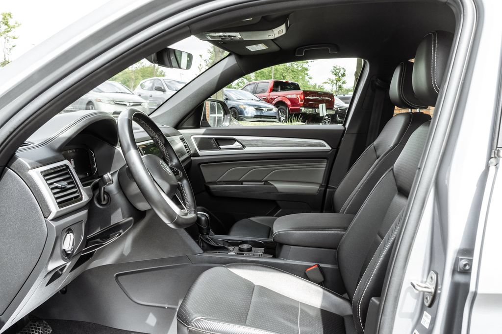Used 2022 Volkswagen Atlas Cross Sport SE AWD/4WD image 25
