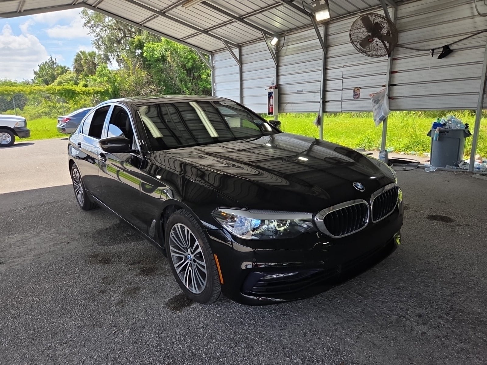 Used 2018 BMW 530i xDrive AWD/4WD image 2