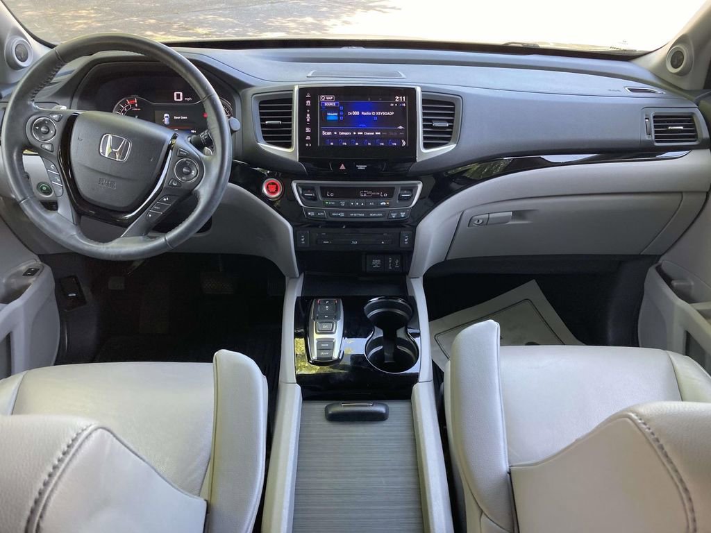 Used 2018 Honda Pilot Touring image 11