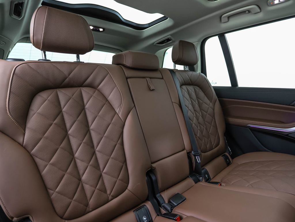 Used 2024 BMW X7 xDrive40i w/ Premium Package image 34