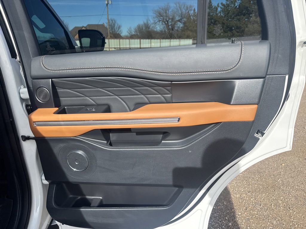 Used 2023 Ford Expedition Platinum image 40