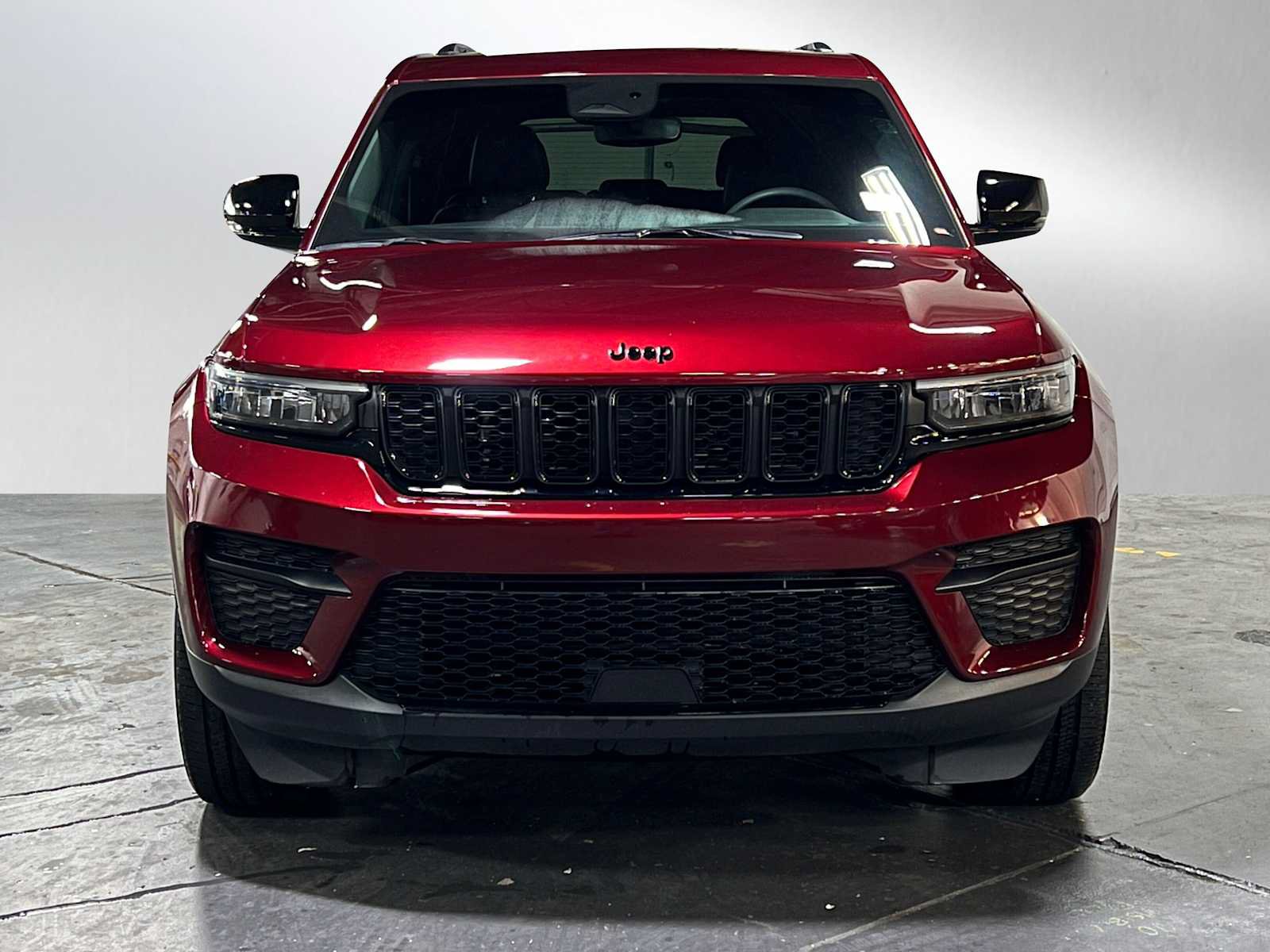 Used 2023 Jeep Grand Cherokee Altitude AWD/4WD image 8