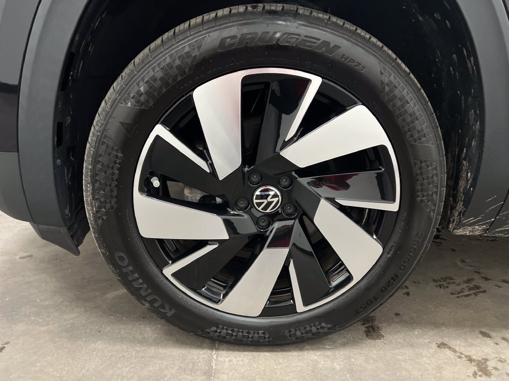 Used 2024 Volkswagen Atlas Cross Sport SE FWD image 30