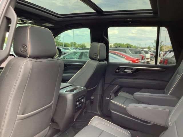 Used 2026 Chevrolet Tahoe Premier w/ Sun And Tow Package AWD/4WD image 23
