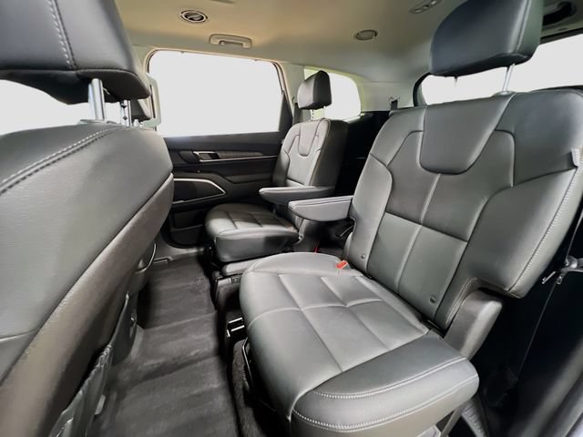 Certified 2025 Kia Telluride EX w/ EX Captain's Chair Package FWD image 26
