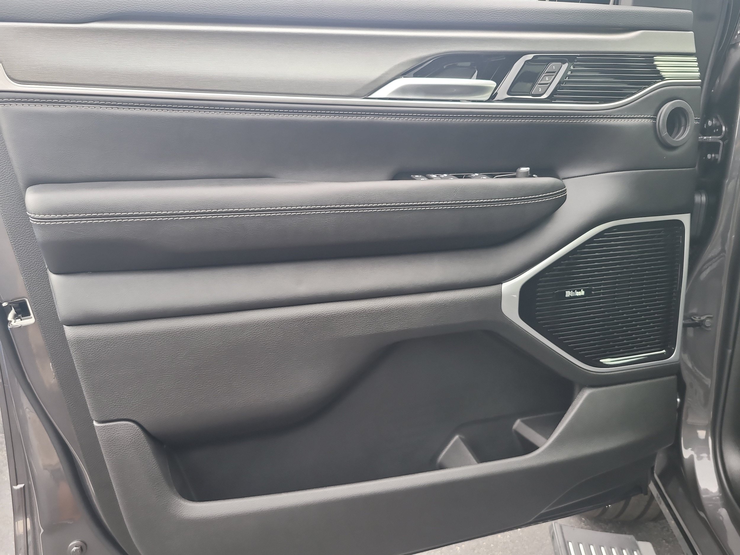 New 2026 Jeep Grand Wagoneer L Limited AWD/4WD image 15