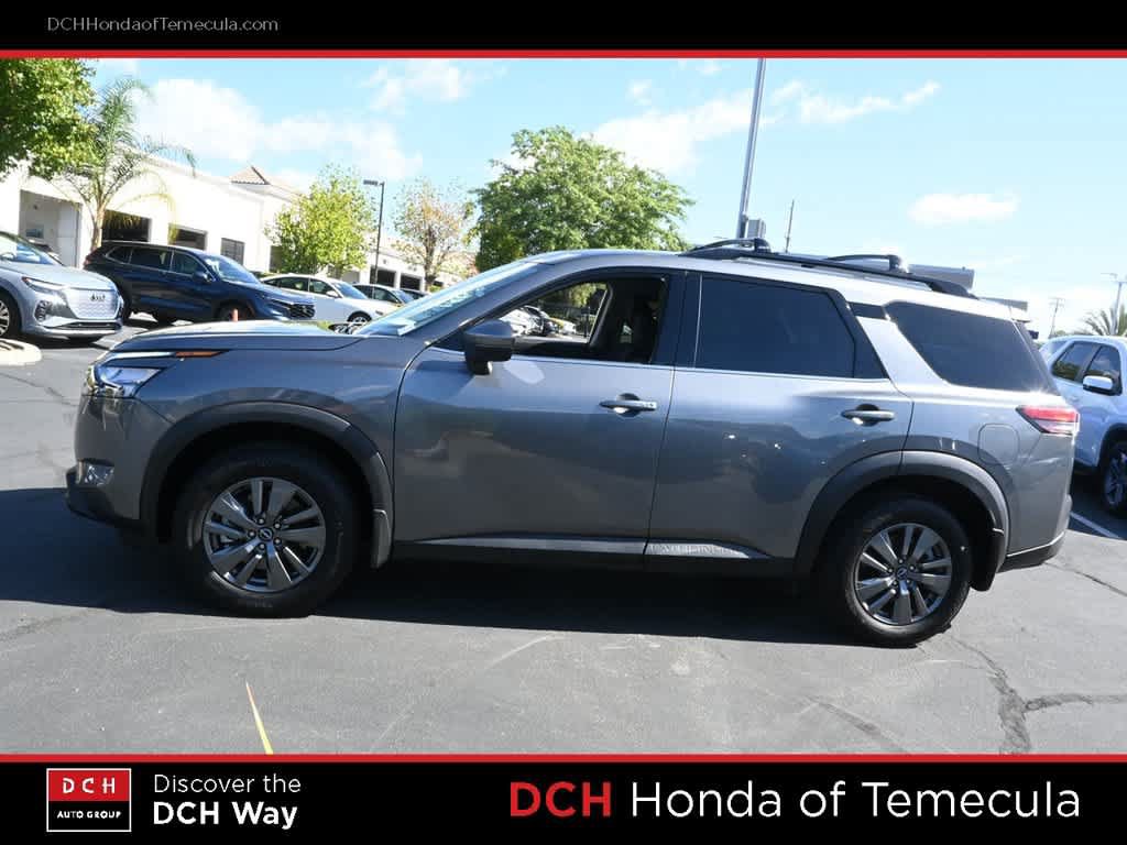 Used 2025 Nissan Pathfinder SV FWD image 4