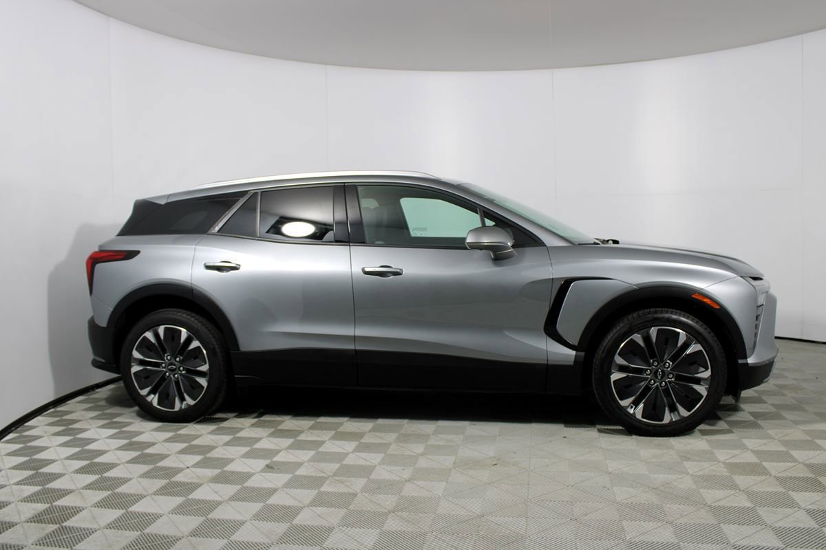 Used 2025 Chevrolet Blazer EV LT image 17