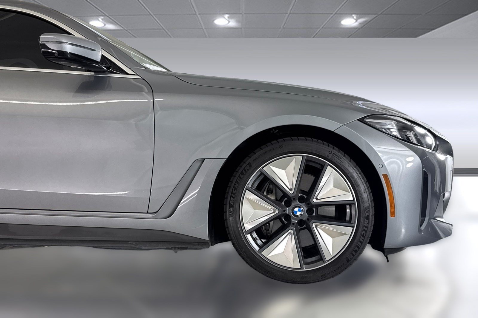Used 2025 BMW i4 eDrive40 w/ Premium Package RWD image 36