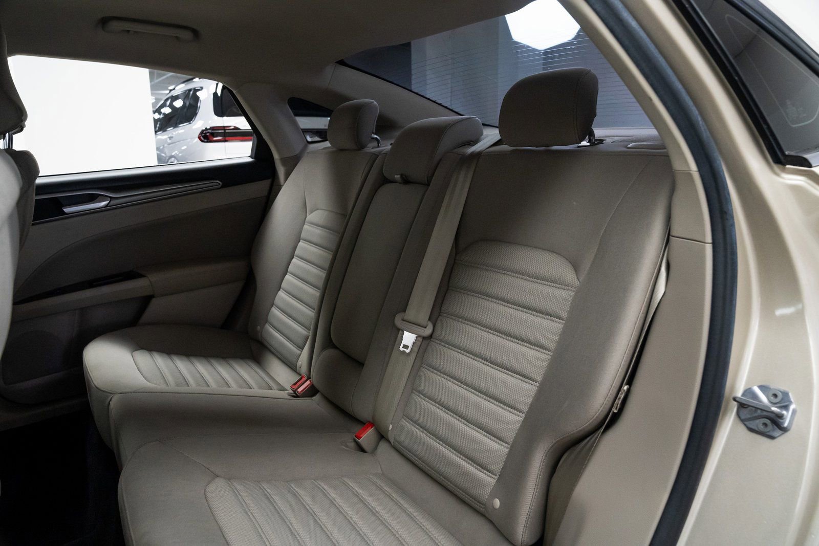 Used 2017 Ford Fusion SE FWD image 18
