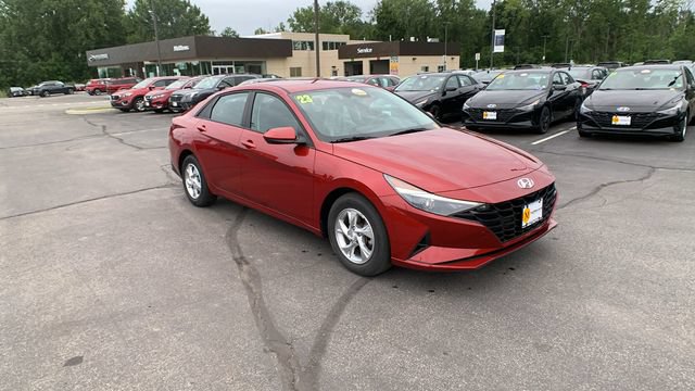 Used 2023 Hyundai Elantra SE FWD image 8