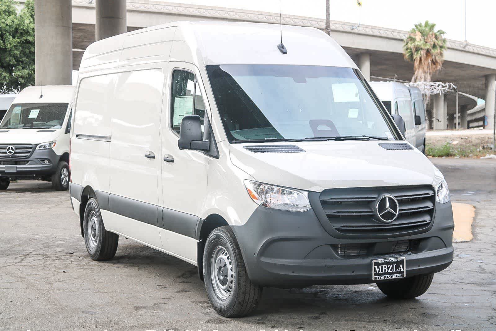 Used 2025 Mercedes-Benz Sprinter 2500 image 3