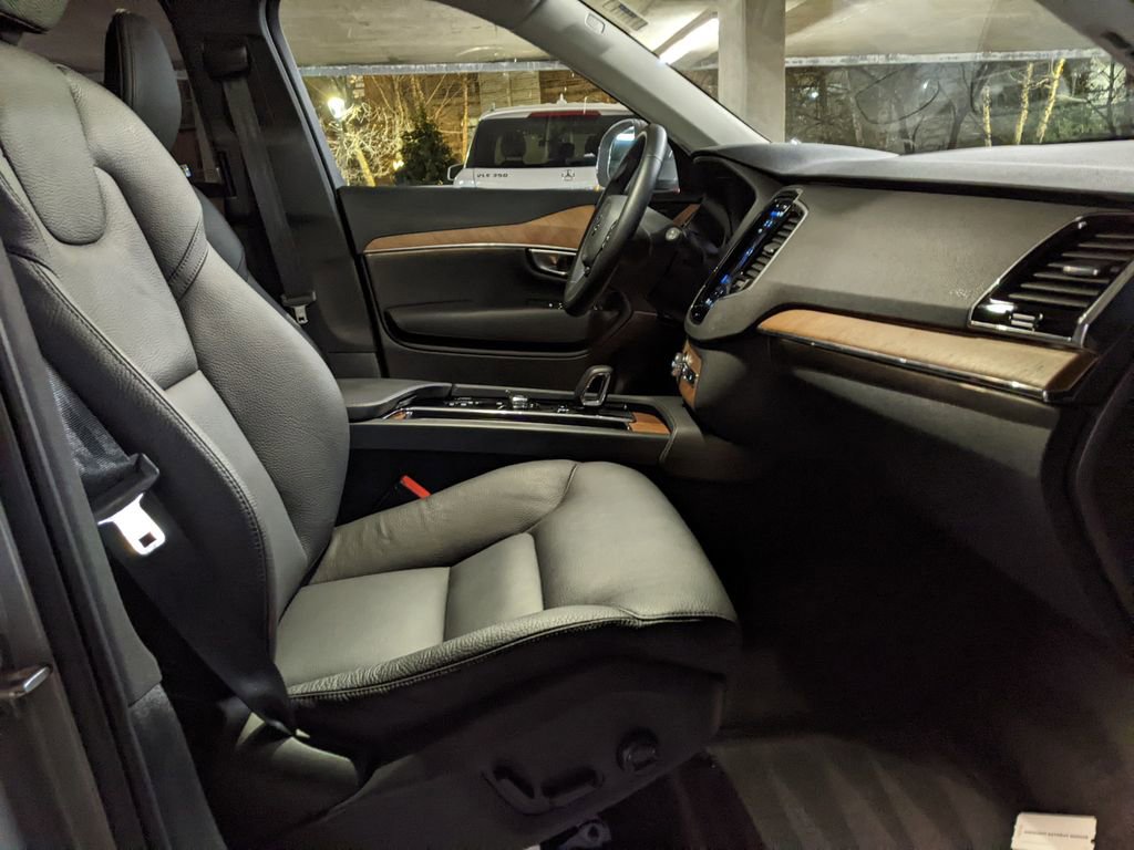 Certified 2025 Volvo XC90 T8 Plus w/ Protection Package Premier image 22