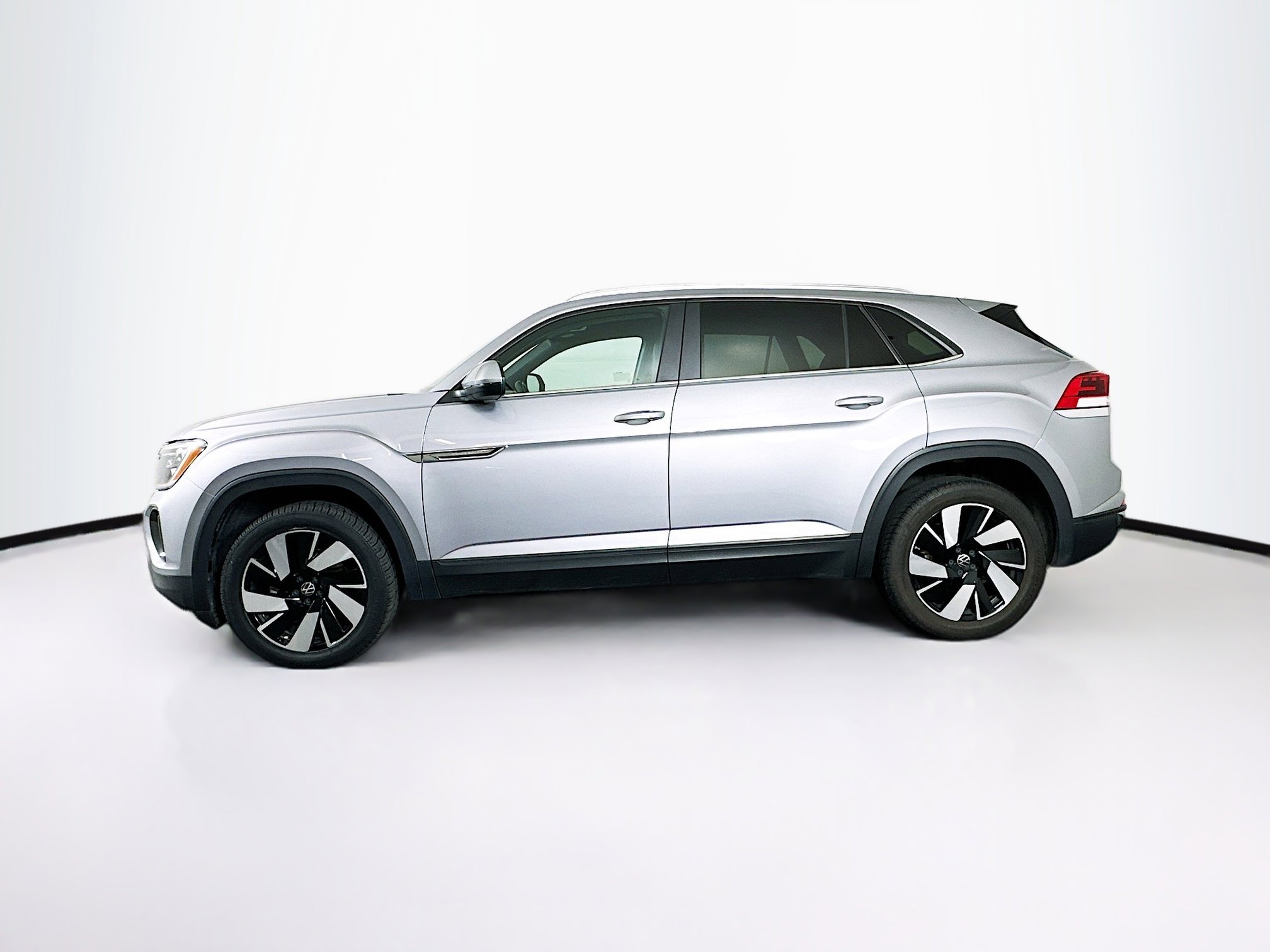 Used 2024 Volkswagen Atlas Cross Sport SE image 4