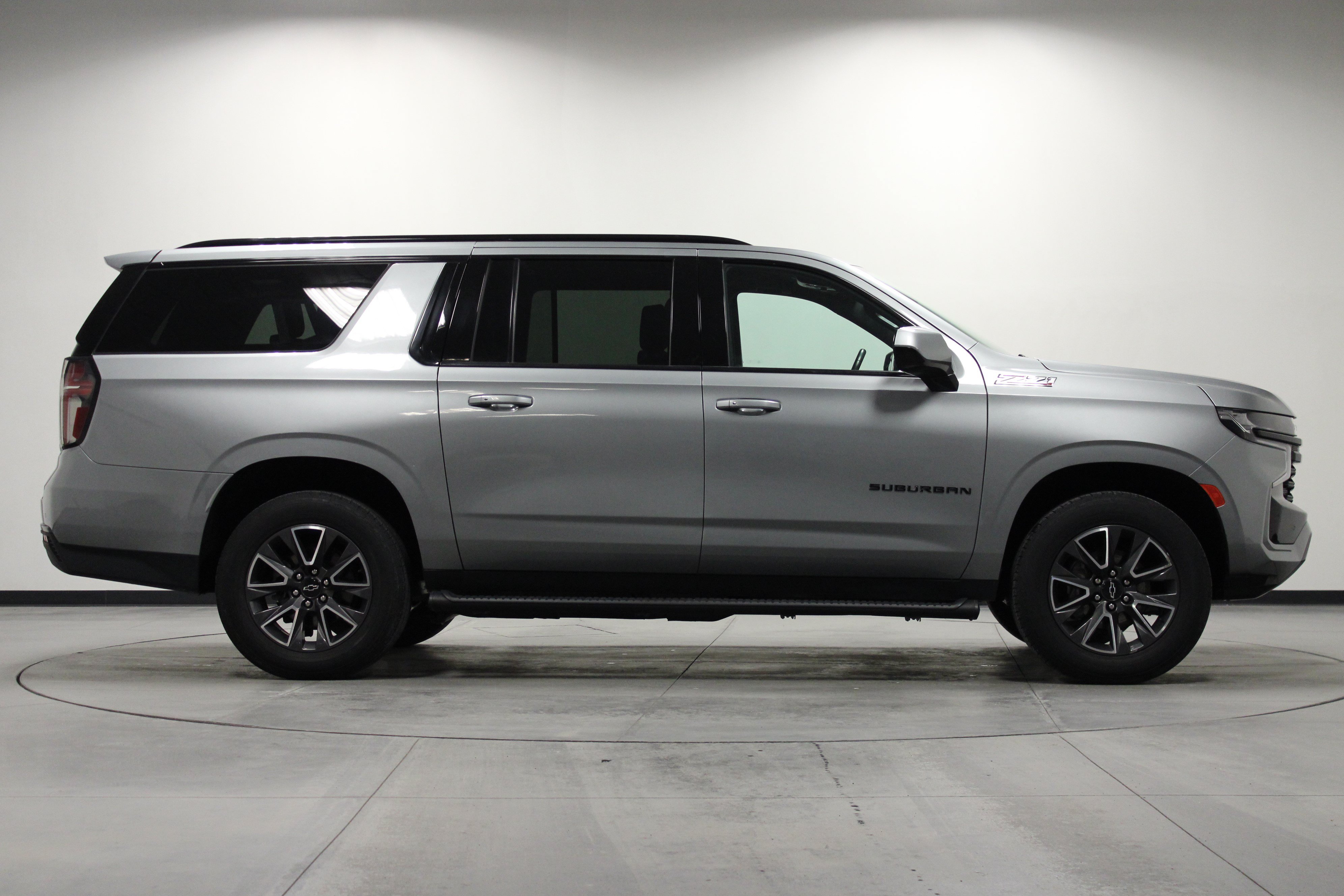 Used 2023 Chevrolet Suburban Z71 AWD/4WD image 3