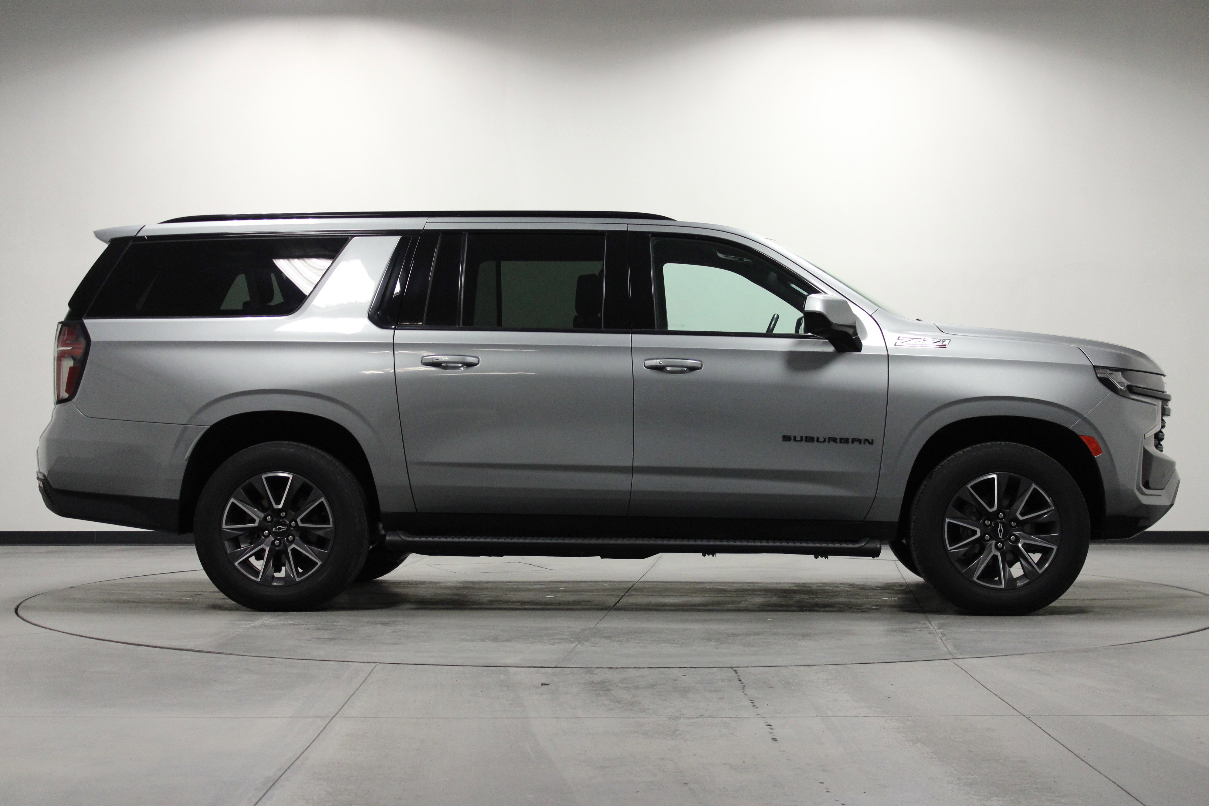 Used 2023 Chevrolet Suburban Z71 image 3