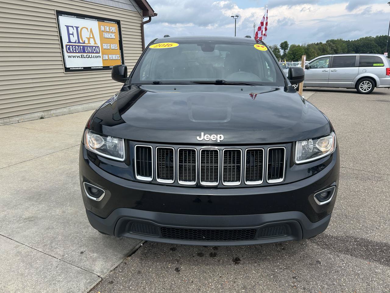 Used 2016 Jeep Grand Cherokee Laredo w/ Quick Order Package 23E AWD/4WD image 2