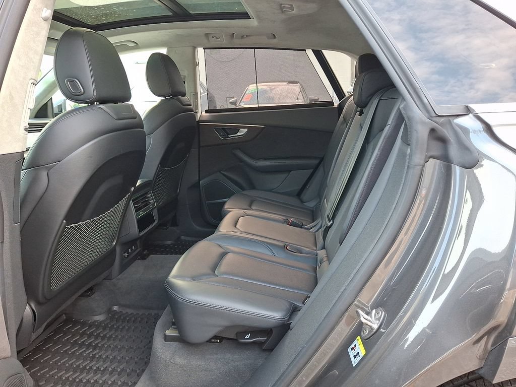 Used 2019 Audi Q8 Prestige w/ Luxury Package AWD/4WD image 10