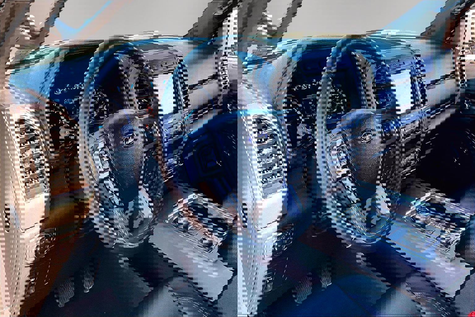 Used 2019 Ford Expedition XLT w/ Equipment Group 201A image 17