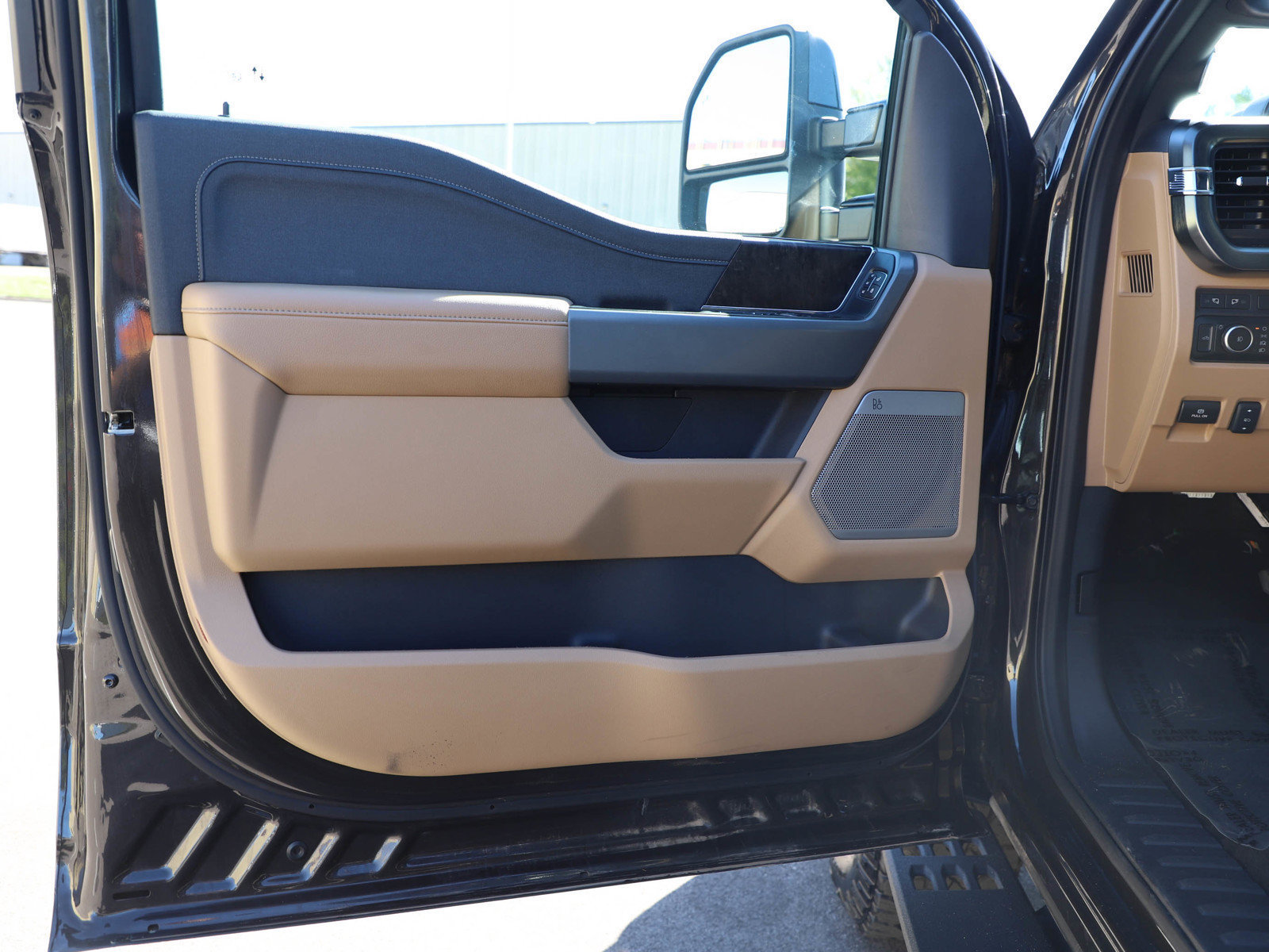 Used 2024 Ford F350 Lariat w/ Lariat Ultimate Package AWD/4WD image 18