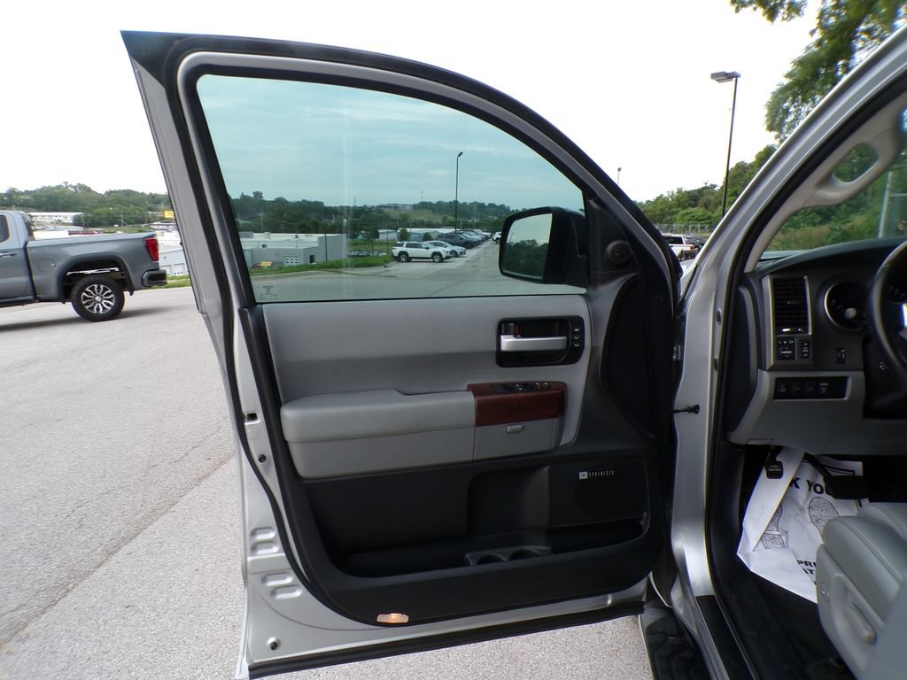Used 2015 Toyota Sequoia Platinum AWD/4WD image 21